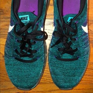 EUC Women’s beautiful multicolored Nike Airmax